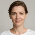 Портрет российского предпринимателя из компании Озмет Фундамент, уверенный взгляд, профессиональная фотосъемка.